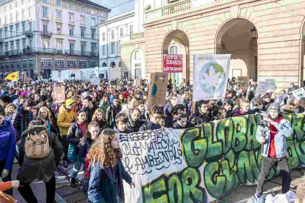 Fridays For Future Torna Lo Sciopero Per Il Clima Giovani In Corteo A