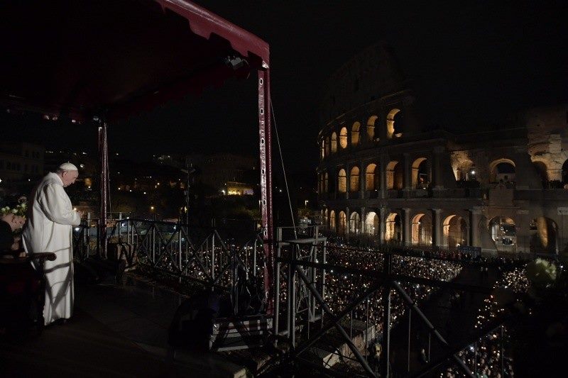 Via Crucis al Colosseo