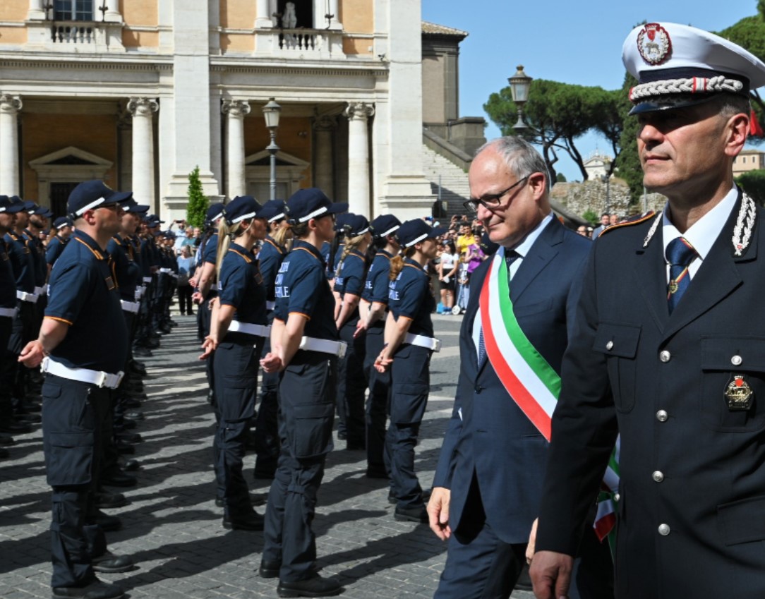 Polizia Roma Capitale, Presentazione Neo Assunti In Piazza Del ...