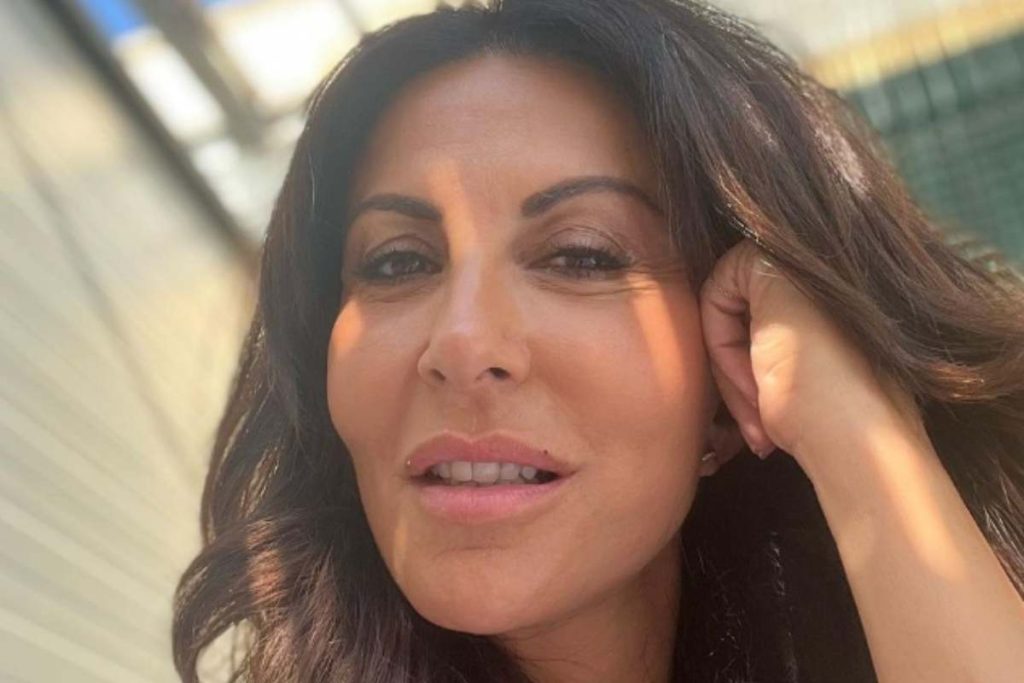 Sabrina Ferilli posta per errore una foto troppo ‘intima’ sui social