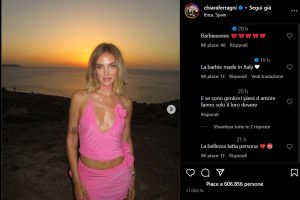 Outfit rosa shock di Chiara Ferragni a Ibiza