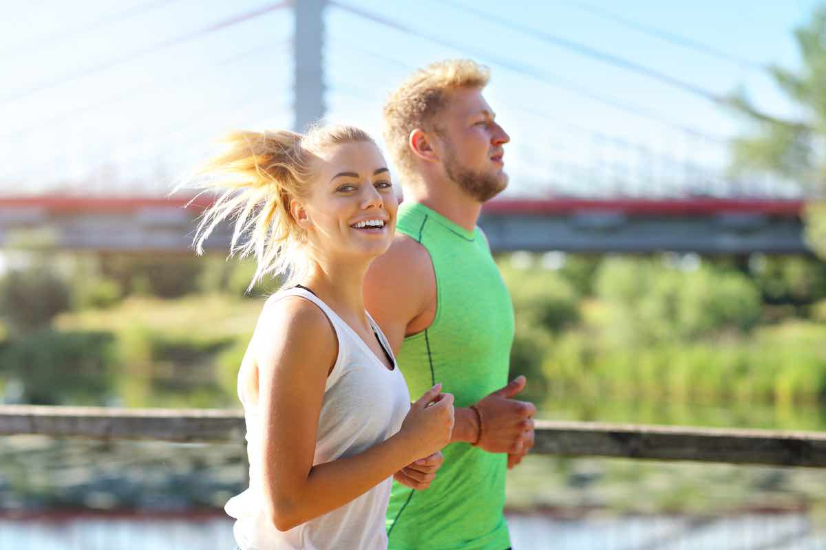 Camminare o correre per tenersi in forma: qual è la migliore attività