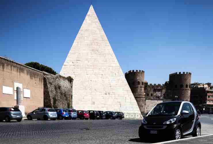 roma piramide 