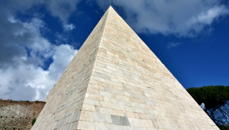 Piramide Cestia, viliste gratuite