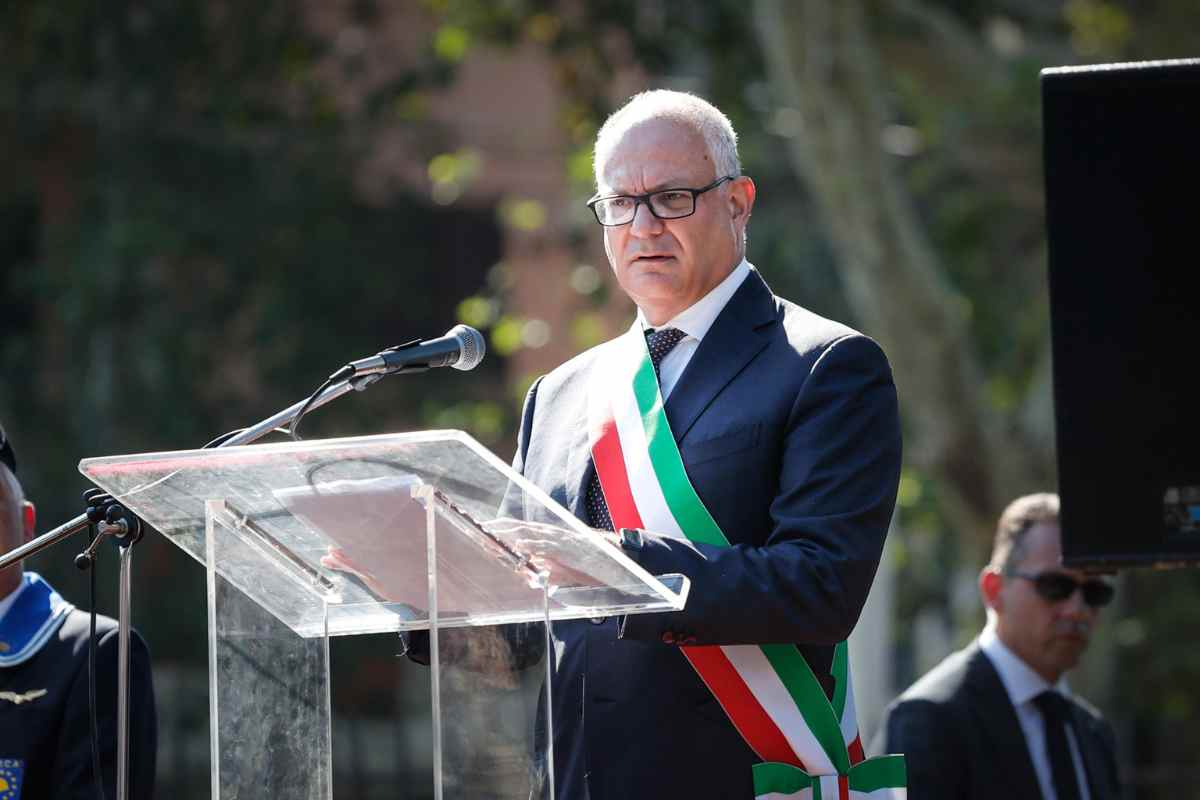 Gualtieri: "Servono più forze dell'ordine"