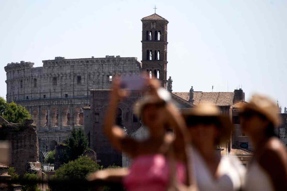 Roma è tra le città più maleducate d'Italia secondo i turisti: perché