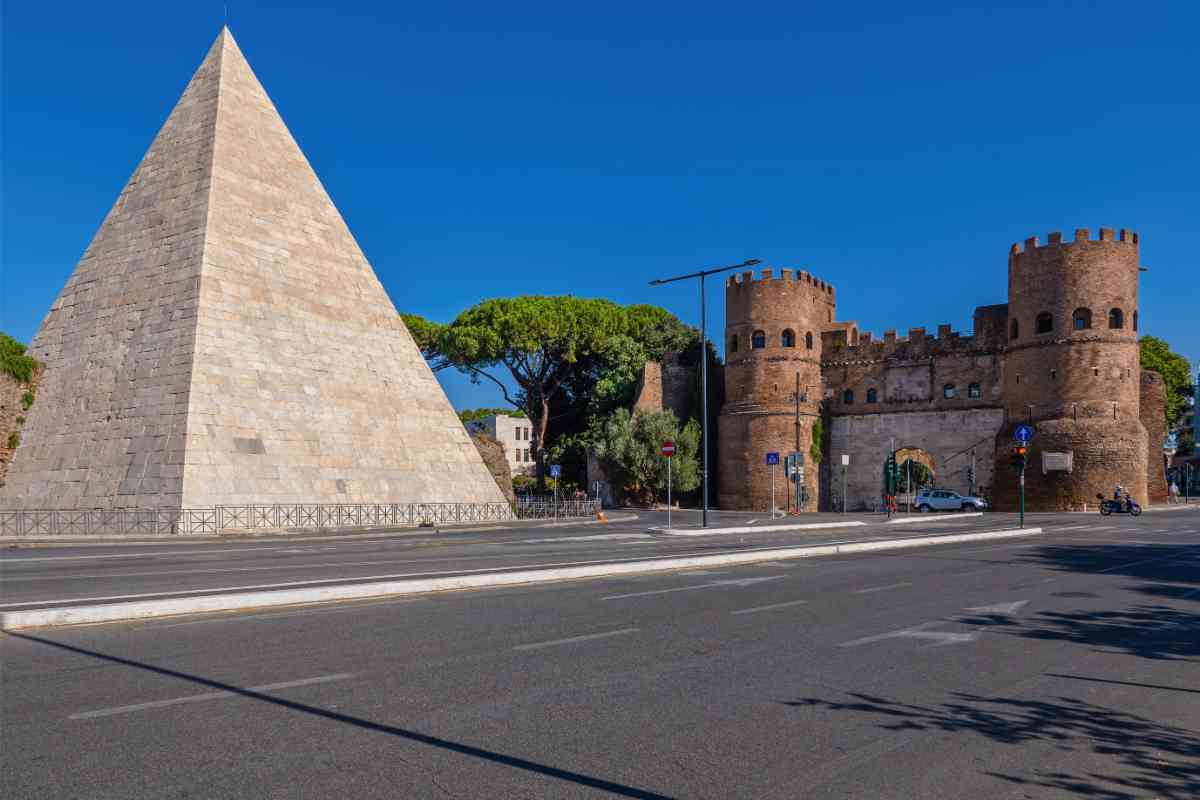 la piramide cestia riapre le visite al suo interno