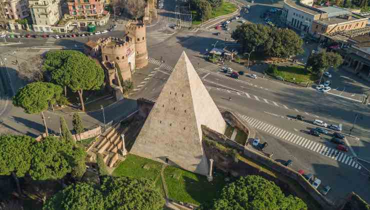 la piramide sarà aperta tutte le domeniche