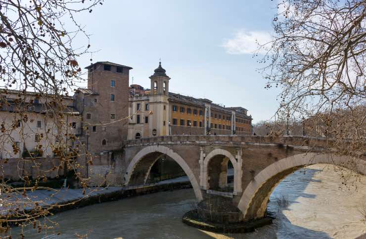 Il ponte dei Quattro Capi a Roma, conoscete la leggenda? Correte a visitarlo