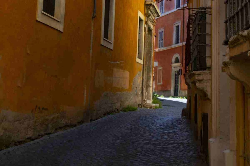 Roma, ecco qual è la strada più stretta della città