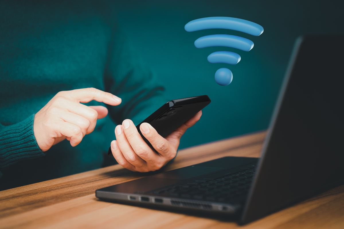 Toccando 7 volte questo tasto del cellulare si migliora il segnale Wi-Fi: avrete connessione in ogni angolo di casa 