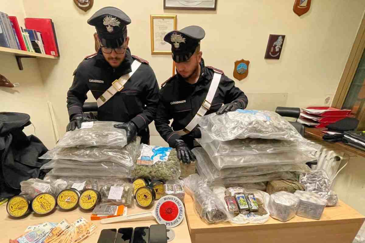 13 chili di marijuana e 19 di hashish: in manette due giovanissimi a Ostia