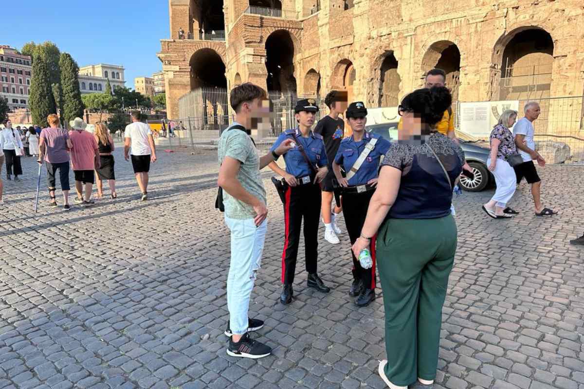 Roma, blitz contro le guide turistiche abusive: 13 denunce