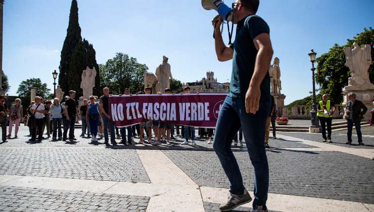 Roma manifestazione contro Ztl verde