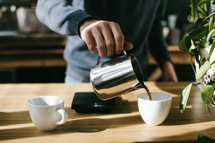 Capi scuri sbiaditi: l'ingrediente segreto è il caffè