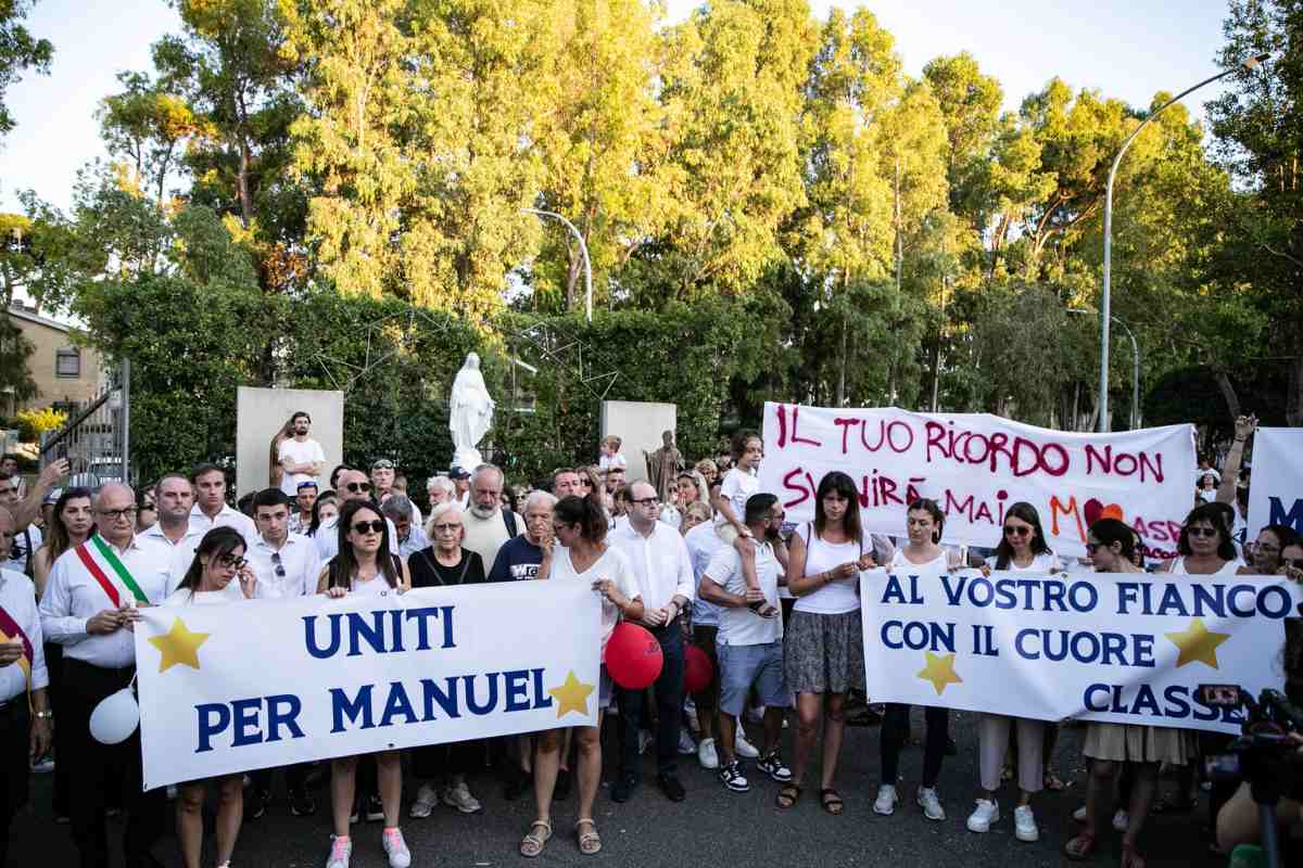 Fiaccolata per il piccolo Manuel