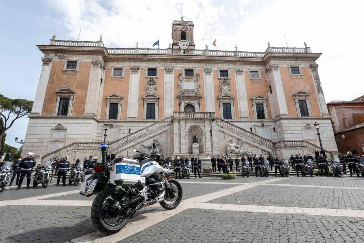 Polizia locale in piazza del Campidoglio 