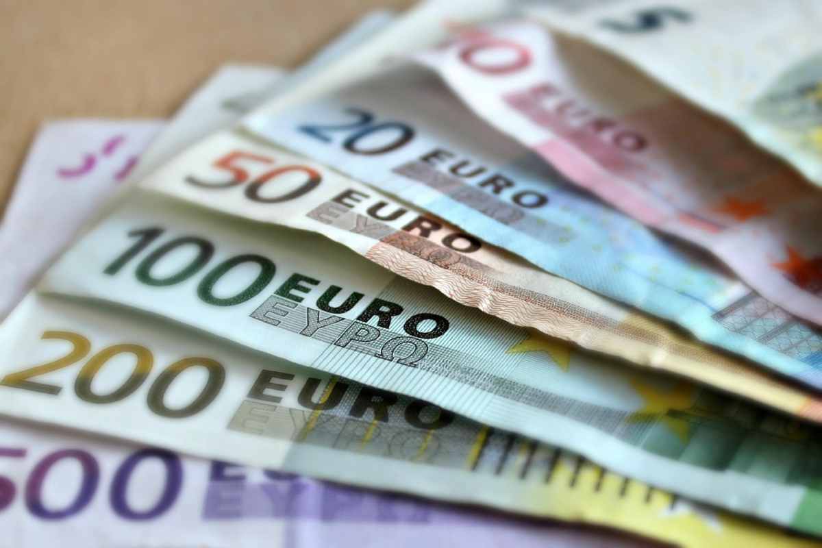 Tetto sui contanti a 10mila euro