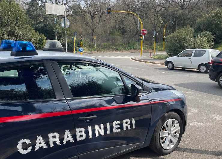 macchina dei carabinieri