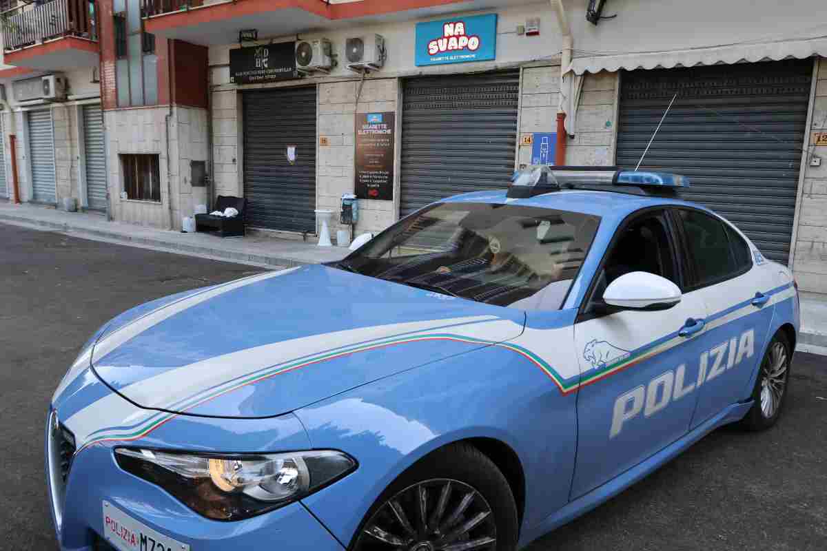 due poliziotti aggrediti