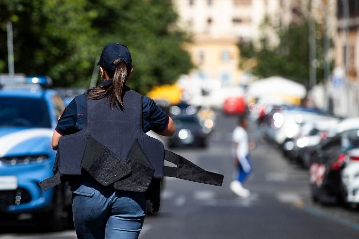 rapina in diretta ma poliziotti fermano tutto