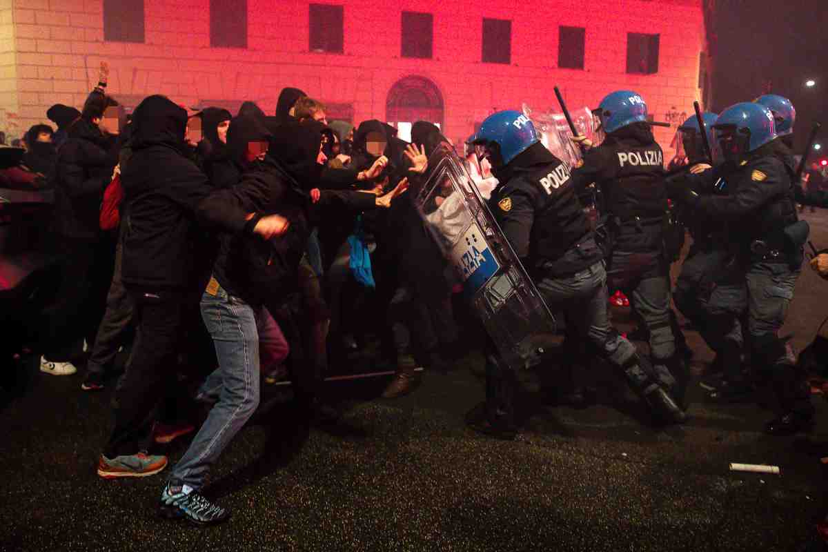 I violenti Scontri durante la manifestazione a Roma 