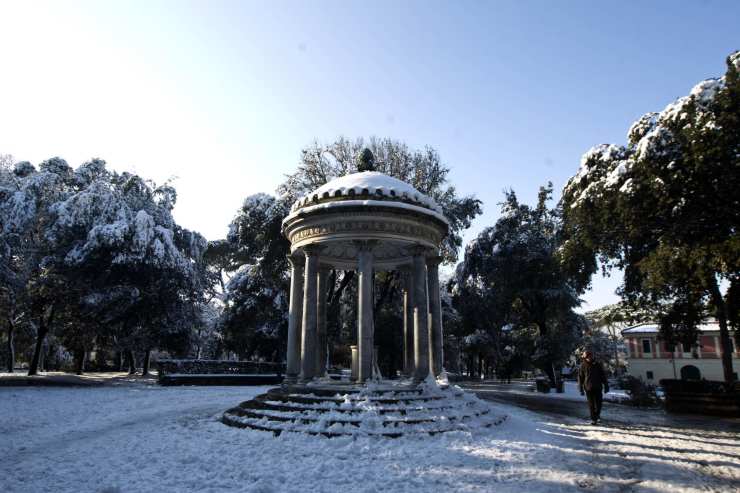 Villa Borghese innevata durante la nevicata a Roma del 2012