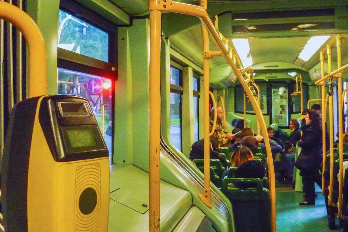 l'interno di un autobus