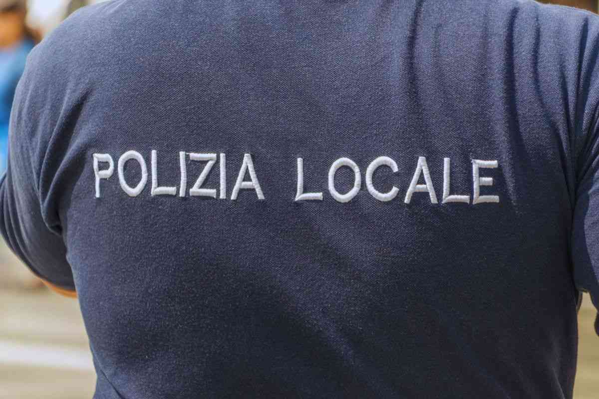 polizia locale la maglia