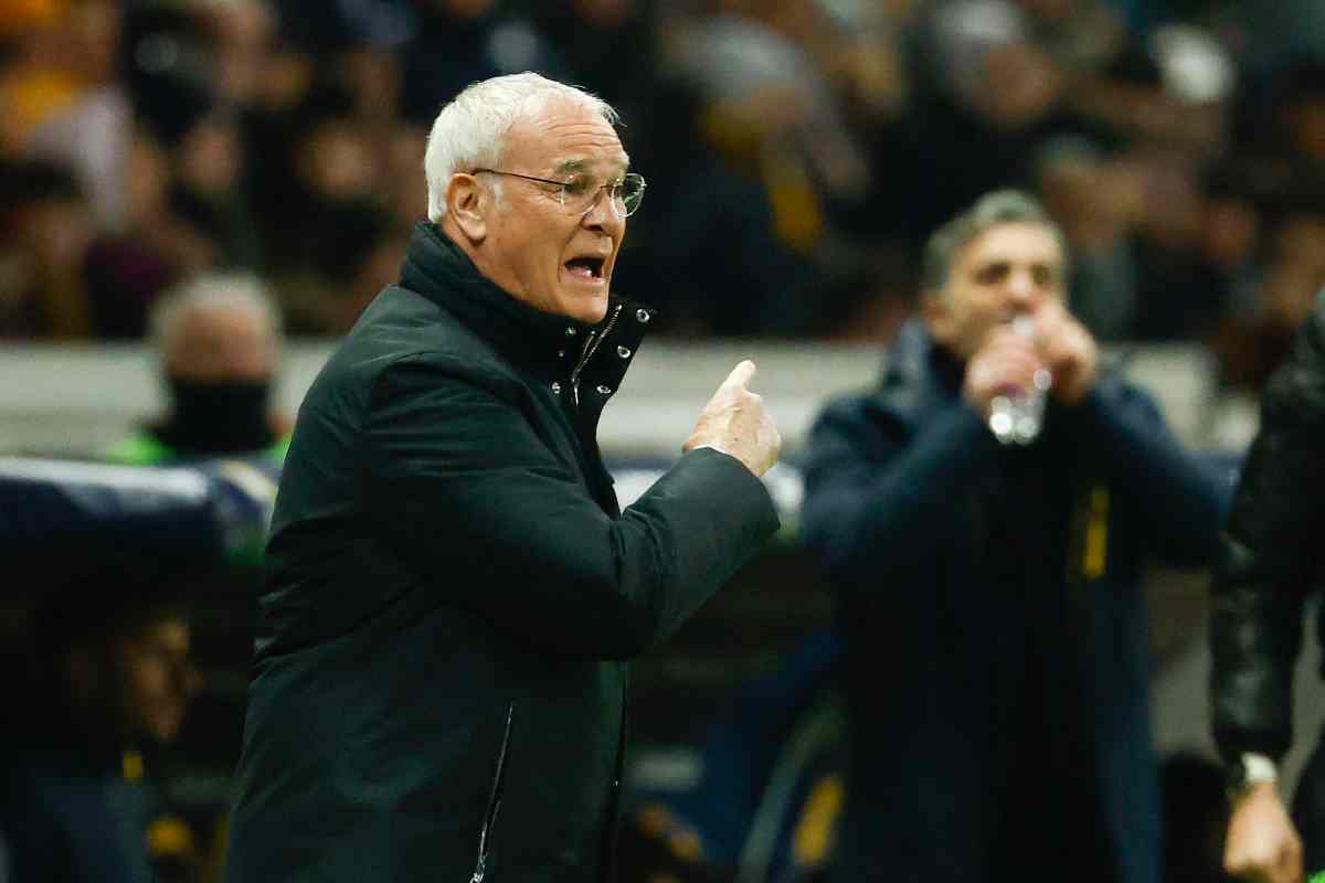 ranieri dalla panchina da indicazioni alla squadra