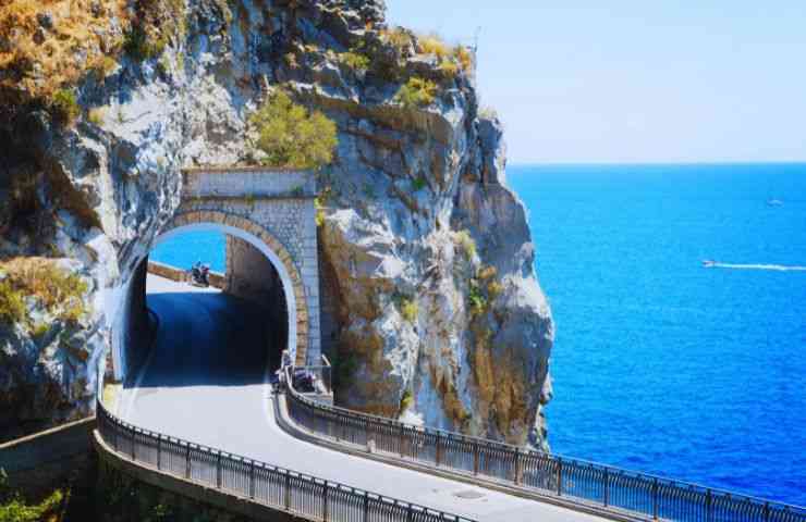 strada sul mare