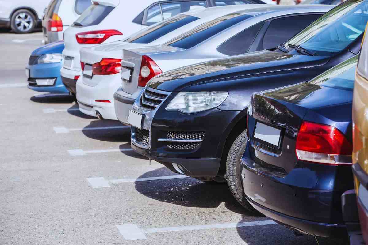 auto parcheggiate