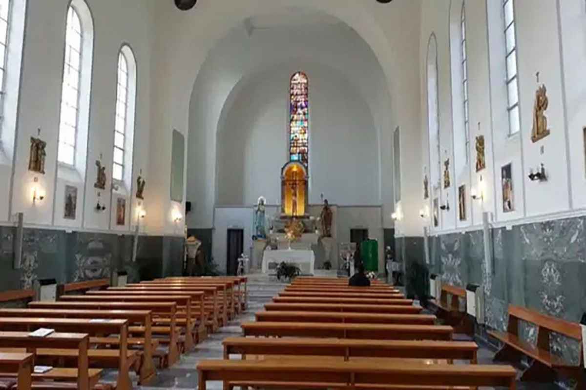 Chiesa profanata a Roma