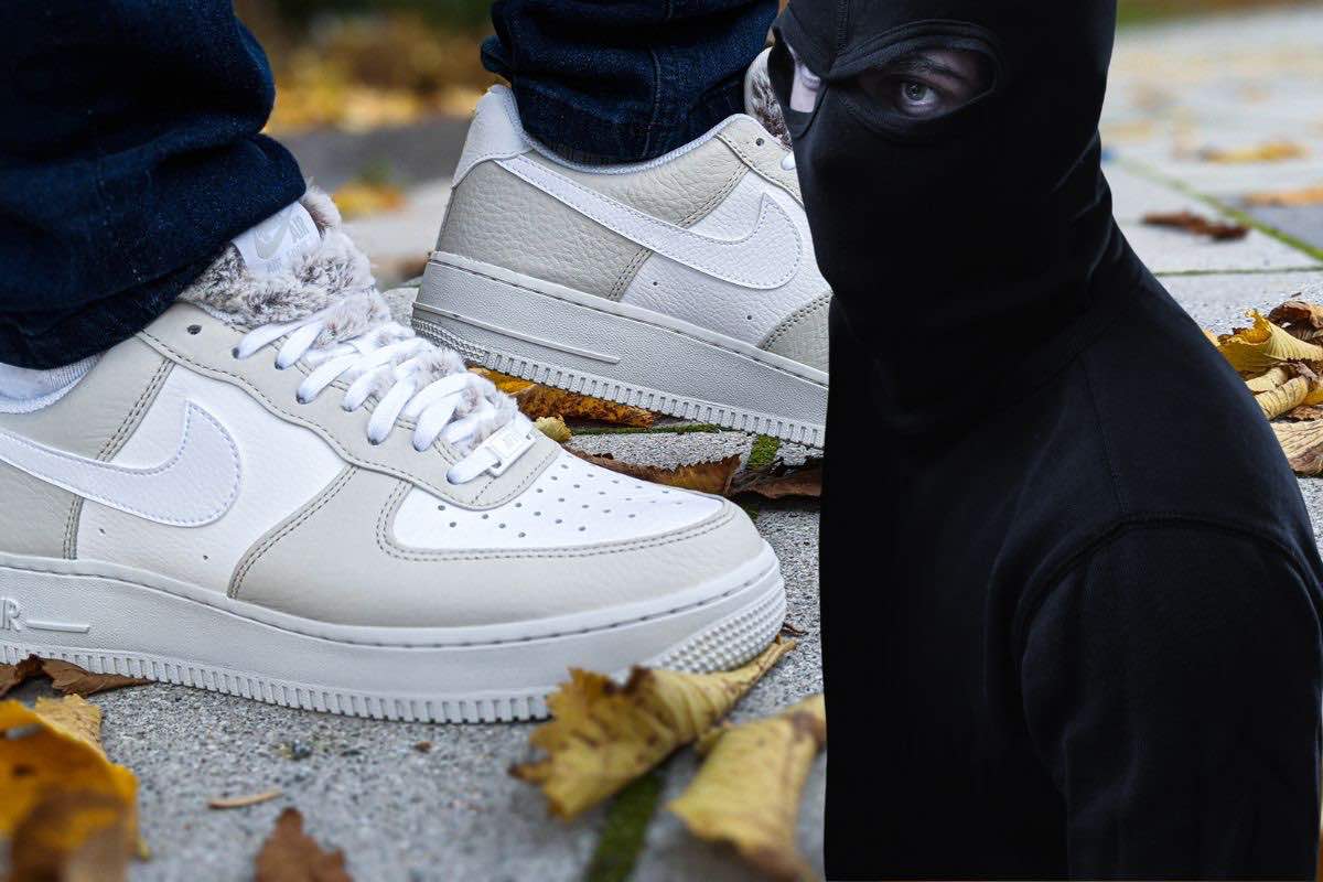 ladro roma nike bianche